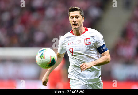 Warschau, Polen. 13 Okt, 2019. Robert Lewandowski von Polen konkurriert während der UEFA EURO 2020 Qualifikation Gruppe G Match zwischen Polen und Mazedonien in Warschau, Polen, Okt. 13, 2019. Credit: Rafal Rusek/Xinhua/Alamy leben Nachrichten Stockfoto