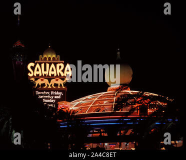 Das Sahara Hotel und Casino ersetzt den alten Club Bingo in Las Vegas auf einer Lage auf dem Strip so leer, dass Flugzeuge landete es Stockfoto