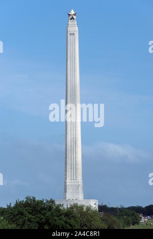 Die San Jacinto Monument, einem 567 Meter hohen Säule in der Nähe des Houston Ship Channel unincorporated Harris County, Texas Stockfoto