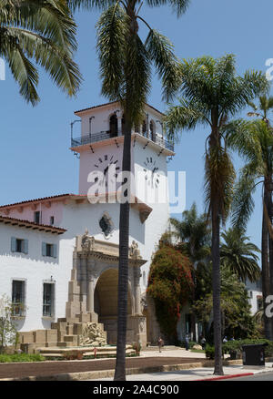 Das Santa Barbara County Courthouse ist bei 1100 Anacapa Street in der Innenstadt von Santa Barbara, Kalifornien Stockfoto