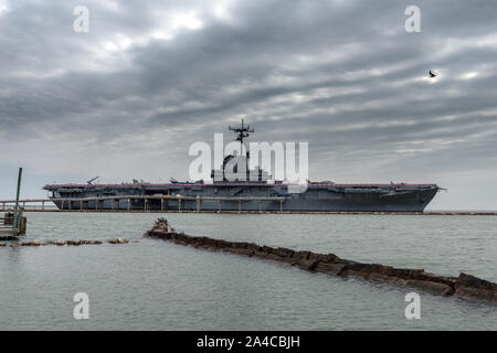 Die USS Lexington, einmal aufgerufen, die blaue Ghost von feindlichen Japanischen im pazifischen Theater tobenden Schlachten während des Zweiten Weltkrieges, ist jetzt ein schwimmendes Museum in Corpus Christi, Texas, Bay Stockfoto