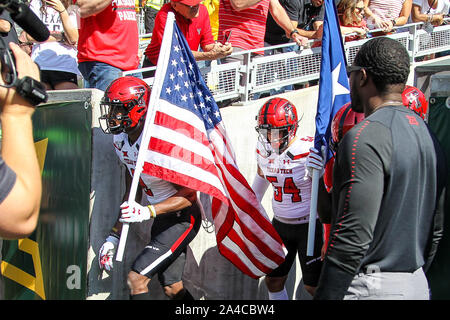 Waco, Texas, USA. 12 Okt, 2019. Texas Tech Spieler in Aktion während des Spiels zwischen der Texas Tech-roten Räuber und der Baylor Bären am McLane Stadion in Waco, Texas. Credit: Dan Wozniak/ZUMA Draht/Alamy leben Nachrichten Stockfoto