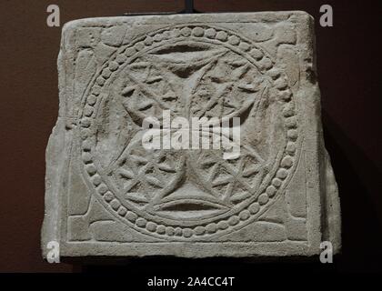 Kathedrale von Faras (Sudán). Fragmento del dintel de una Puerta. Segunda Mitad del siglo VII - primera Mitad del siglo VIII. Piedra arenisca. Galería Faras. Museo Nacional. Varsovia. Polonia. Stockfoto