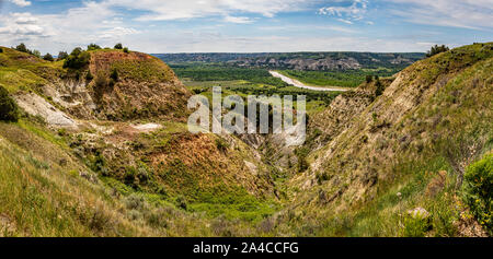 Einen Panoramablick von der Fahrt in den Norden von Theodore Roosevelt National Park im Westen von North Dakota. Stockfoto