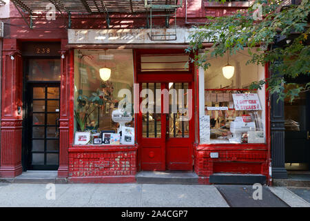 Albanese Fleisch & Geflügel, 238 Elizabeth Street, New York, NY. aussen Storefront einer Metzgerei im Little Italy Viertel von Manhattan. Stockfoto