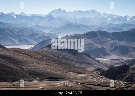 Atemberaubende Aussicht auf den Himalaya Gebirge mit dem Cho Oyu Peak von den Pang La Pass in Tibet, China Stockfoto