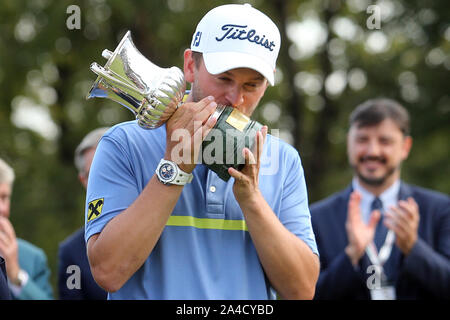 Rom, Italien. 13 Okt, 2019. Rom, Italien, 13. Oktober 2019: Bernd Wiesberger (Österreich) Sieger der Cup in Tag 4 der 76 Golf Italian Open im Golfclub Olgiata am 13. Oktober 2019 in Rom, Italien Quelle: Unabhängige Fotoagentur/Alamy leben Nachrichten Stockfoto