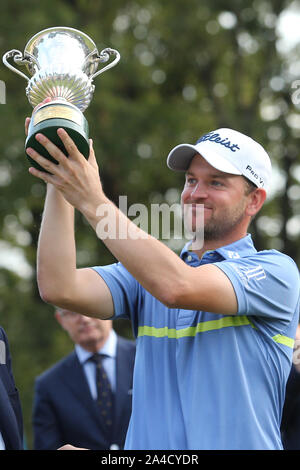 Rom, Italien. 13 Okt, 2019. Rom, Italien, 13. Oktober 2019: Bernd Wiesberger (Österreich) Sieger der Cup in Tag 4 der 76 Golf Italian Open im Golfclub Olgiata am 13. Oktober 2019 in Rom, Italien Quelle: Unabhängige Fotoagentur/Alamy leben Nachrichten Stockfoto