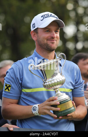 Rom, Italien. 13 Okt, 2019. Rom, Italien, 13. Oktober 2019: Bernd Wiesberger (Österreich) Sieger der Cup in Tag 4 der 76 Golf Italian Open im Golfclub Olgiata am 13. Oktober 2019 in Rom, Italien Quelle: Unabhängige Fotoagentur/Alamy leben Nachrichten Stockfoto