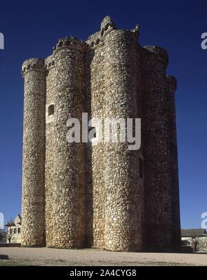 CASTILLO MITTELALTERLICHEN DE NÄHE DE SALVANES. Lage: CASTILLO. Nähe DE SALVANES. MADRID. Spanien. Stockfoto