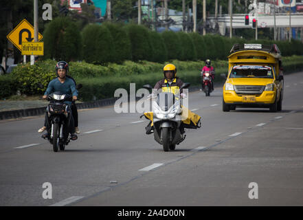 Chiangmai, Thailand - 10. Oktober 2019: Flash Express und Logistik Mini Container Motorrad. Foto an der Straße in die Stadt Chiang Mai. Stockfoto