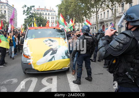 Am 12. Oktober 2019, Lyon, Auvergne-Rh ône-Alpes, Frankreich. Demonstration gegen türkische Streiks in Syrien. Polizei in der Demonstration Eingreifen nach einem Stockfoto