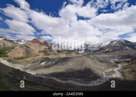 Pamir, Landschaften im Alay Tal, das ist der Weg für die Spitze der zweitgrößte in Kirgisistan und Tadschikistan - Ibn Sina (Awicen peak Stockfoto