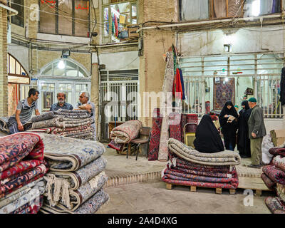 Qom, Iran. 11 Nov, 2017. Die Timcheh (Kauyalle) der Teppich Händler in den Bazar in der Stadt Qom im Iran, am 11.11. 2017. | Verwendung der weltweiten Kredit: dpa/Alamy leben Nachrichten Stockfoto