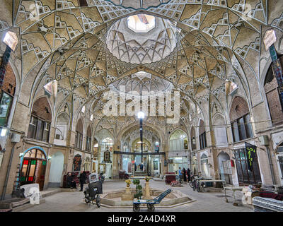 Qom, Iran. 11 Nov, 2017. Die Timcheh (Kauyalle) der Teppich Händler in den Bazar in der Stadt Qom im Iran, am 11.11. 2017. | Verwendung der weltweiten Kredit: dpa/Alamy leben Nachrichten Stockfoto