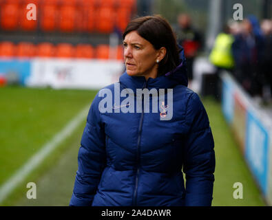 LONDON, VEREINIGTES KÖNIGREICH 13. OKTOBER.manager Karen Hügel von Tottenham Hotspur LFC bei Barclays FA Women's Super League zwischen den Tottenham Hotspur und Stockfoto