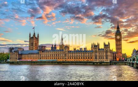 Im Palast von Westminster in London bei Sonnenuntergang, England Stockfoto