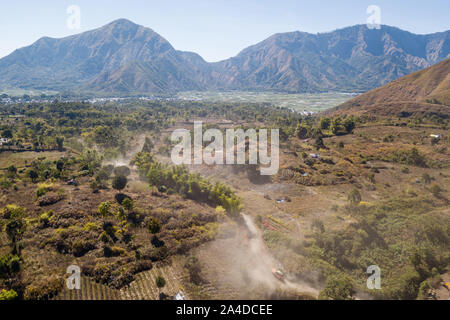 Auto Richtung Sembalun Dorf fahren, West Nusa Tenggara, Indonesien Stockfoto