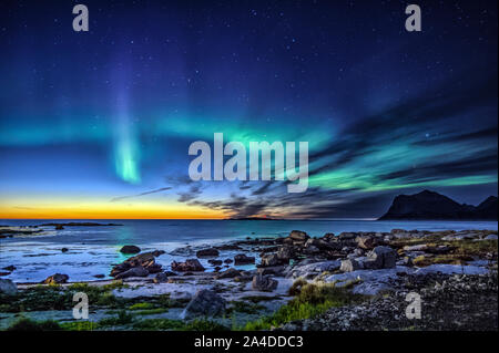 Nordlichter über Myrland, Lofoten, Nordland, Norwegen Stockfoto