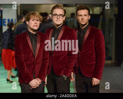 Foto muss Gutgeschrieben © Karwai Tang/Alpha Presse 076775 12/12/12 McFly, Dougie Poynter, Tom Fletcher und Harry Judd bei der Royal Film Performance 2012 Der Hobbit Eine unerwartete Reise Film Premiere statt im Odeon in Leicester Square, London Stockfoto