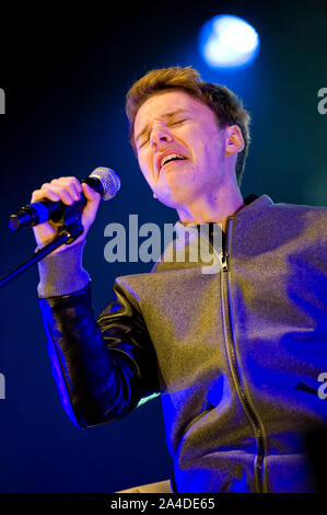 Foto muss Gutgeschrieben © Jeff Spicer/Alpha Presse 076557 16/11/12 Conor Maynard führt auf dem Einkaufszentrum Bluewater Weihnachtsbeleuchtung Schalter werden in Kent Stockfoto