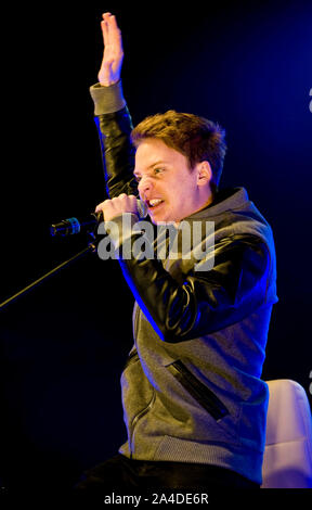 Foto muss Gutgeschrieben © Jeff Spicer/Alpha Presse 076557 16/11/12 Conor Maynard führt auf dem Einkaufszentrum Bluewater Weihnachtsbeleuchtung Schalter werden in Kent Stockfoto