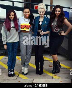 Foto muss Gutgeschrieben © Alex Huckle/Alpha Presse 067572 23/11/12 Kleine Mix, Jade Thirlwall, Leigh Anne Pinnock, Perrie Edwards und Jesy Nelson am ITV London Studios Stockfoto