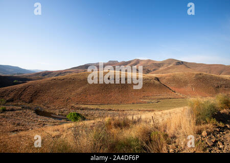 Drakensberge Bergblick von der Straße nach Rhodos, Eastern Cape, Südafrika Stockfoto