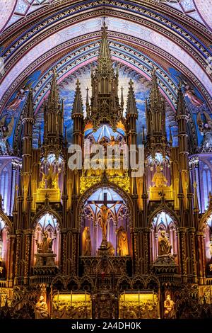 Das Heiligtum UND CHOR ALTARBILD IN DER NOTRE-DAME VON MONTREAL BASILIKA, MONTREAL, QUEBEC, KANADA Stockfoto