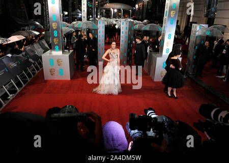 Foto muss Gutgeschrieben © Jeff Spicer/Alpha Presse 076876 10/02/2013 Louise Roe & Tim Burton mit Helena Bonahm Carter EE BAFTA British Academy Film Awards 2013 Royal Opera House London Stockfoto