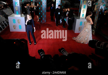 Foto muss Gutgeschrieben © Jeff Spicer/Alpha Presse 076876 10/02/2013 Sarah Jessica Parker & Louise Roe EE BAFTA British Academy Film Awards 2013 Royal Opera House London Stockfoto