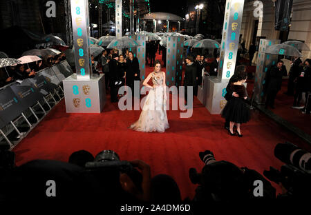 Foto muss Gutgeschrieben © Jeff Spicer/Alpha Presse 076876 10/02/2013 Louise Roe & Tim Burton mit Helena Bonahm Carter EE BAFTA British Academy Film Awards 2013 Royal Opera House London Stockfoto