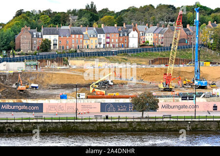 Stiftung piling Arbeiten am Bau Baustelle Milburngate gemischte Verwendung Eigenschaft Entwicklung am Ufer des Flusses in der Vorderseite des Gehäuses an der Durham Großbritannien Verschleiß Stockfoto