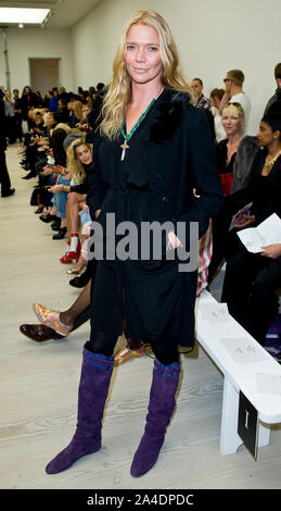 Foto muss Gutgeschrieben © Jeff Spicer/Alpha Presse 076892 17/02/2013 Jodie Kidd an der Vivienne Westwood Red Label Fashion Show im Herbst Winter London Fashion 2013 Woche 2013 Stockfoto