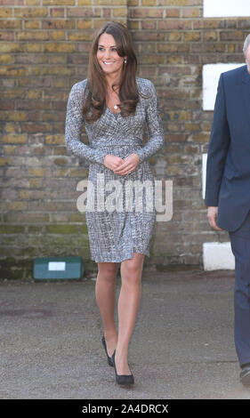 Foto muss Gutgeschrieben © Karwai Tang/Alpha Presse 076900 19/02/2013 Catherine Katherine Middleton Herzogin von Cambridge Visits hoffen Haus wie Ihre Rolle der Schirmherr der Aktion auf Neigung Stockfoto