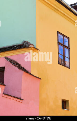 Abstrakte Farbenfrohe Häuser in Sighisoara Rumänien Stockfoto