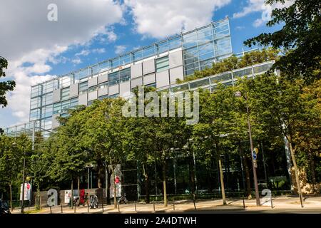 Der CARTIER STIFTUNG FÜR ZEITGENÖSSISCHE KUNST, Boulevard Raspail, Paris, 14. Arrondissement, FRANKREICH, EUROPA Stockfoto