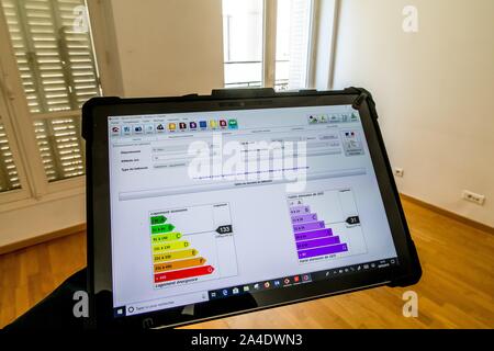 Abbildung: EINE PERFORMANCE DIAGNOSE IN EINER WOHNUNG, Paris (75) Stockfoto