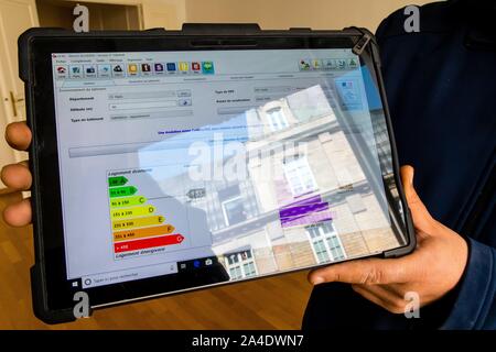 Abbildung: EINE PERFORMANCE DIAGNOSE IN EINER WOHNUNG, Paris (75) Stockfoto