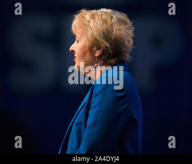 Aberdeen, Großbritannien. 14 Okt, 2019. Aberdeen, 14. Oktober 2019. Im Bild: Roseanna Cunningham MSP-Sekretär. Klimawandel Rede bei der Scottish National Party (SNP) Konferenz auf der Veranstaltung komplexe Aberdeen (teca). Credit: Colin Fisher/Alamy leben Nachrichten Stockfoto