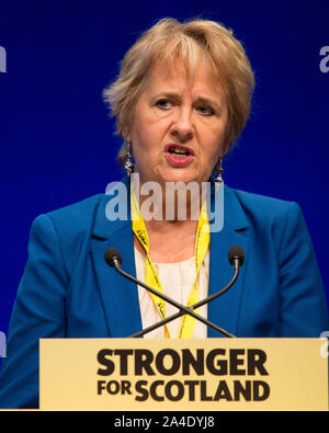 Aberdeen, Großbritannien. 14 Okt, 2019. Aberdeen, 14. Oktober 2019. Im Bild: Roseanna Cunningham MSP-Sekretär. Klimawandel Rede bei der Scottish National Party (SNP) Konferenz auf der Veranstaltung komplexe Aberdeen (teca). Credit: Colin Fisher/Alamy leben Nachrichten Stockfoto