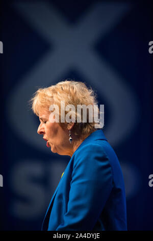 Aberdeen, Großbritannien. 14 Okt, 2019. Aberdeen, 14. Oktober 2019. Im Bild: Roseanna Cunningham MSP-Sekretär. Klimawandel Rede bei der Scottish National Party (SNP) Konferenz auf der Veranstaltung komplexe Aberdeen (teca). Credit: Colin Fisher/Alamy leben Nachrichten Stockfoto