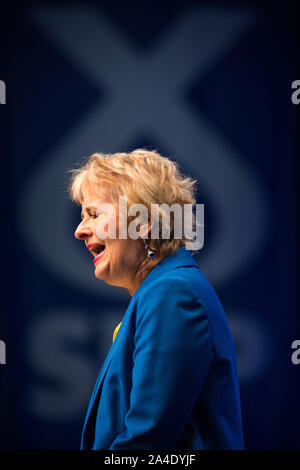 Aberdeen, Großbritannien. 14 Okt, 2019. Aberdeen, 14. Oktober 2019. Im Bild: Roseanna Cunningham MSP-Sekretär. Klimawandel Rede bei der Scottish National Party (SNP) Konferenz auf der Veranstaltung komplexe Aberdeen (teca). Credit: Colin Fisher/Alamy leben Nachrichten Stockfoto