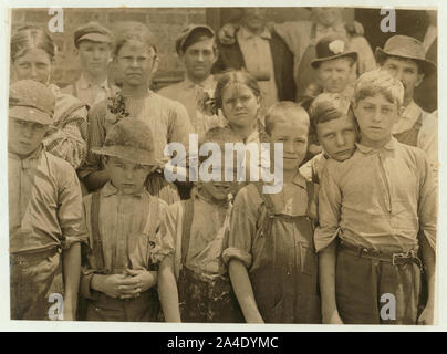 Der kleinste Junge ist ein Band junge, nächste ist ein abnehmerantrieb. Das kleinste Mädchen ist ein Spinner. Arbeit in Cowpers' [d. h. cowpen's Stockfoto