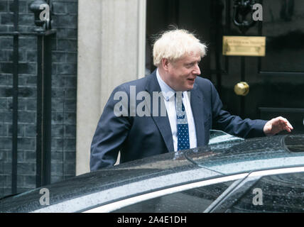 London, UK, 14. Oktober 2019. Premierminister Boris Johnson Blätter 10 Downing Street für die Öffnung des Parlaments wie die Regierung stellt das legislative Programm. Credit: Amer ghazzal/Alamy leben Nachrichten Stockfoto