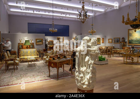 Bonhams, New Bond Street, London, UK. 14. Oktober 2019. Inhalt eines der wichtigsten privaten Residenzen in Lettland, Villa Mündel in Riga, auf Ansicht vor dem Verkauf am 16. Oktober. Credit: Malcolm Park/Alamy Leben Nachrichten. Stockfoto