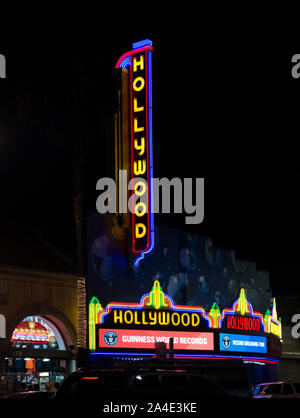 Das Theater - wie Hollywood Sign und Festzelt der Guinness World Records Museum auf dem Hollywood Boulevard in der Los Angeles Nachbarschaft mit dem gleichen Namen Beschreibung überwinden: Ehemaliger Hollywood Theater Kino, 6764 Hollywood Boulevard, Los Angeles Stockfoto