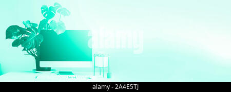 Designer Arbeitsbereich auf mint Farbe Hintergrund. Minimalistischer Home Office. Trendy Grün und Türkis. Tastatur, Maus, Bildschirm schwarz Stockfoto