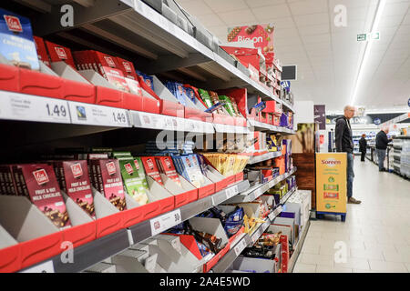 Das Innere der einen LIDL Supermarkt. Stockfoto