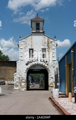 Der Wagen Tor West Virginia State Penitentiary, ein pensionierter, im gotischen Stil erbauten Gefängnis in Moundsville, West Virginia, das von 1876 bis 1995 betrieben Stockfoto